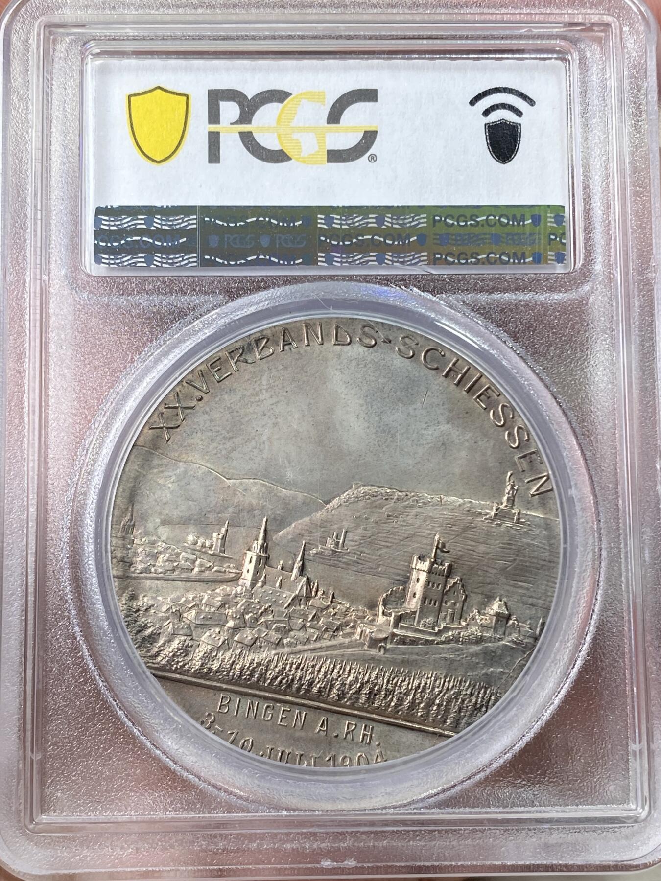 万国钱币拍卖第060期（万国六十期纪念大拍） PCGS SP64 1904年德国宾根射击节银章 少见加重版本 高浮雕精铸磨砂工艺，加厚盒。冠军分，顶级品相。城市自然景观，cityview银章。正面:莱茵河畔宾根亲王恩斯特·路德维希戎装勋章半身像。背面:莱茵河畔宾根城市景观，克洛普城堡，圣马丁大教堂，宾根鼠塔。山坡上是著名帝国纪念碑，日耳曼妮娅女神托举皇冠。为了纪念1871年德意志帝国的建立而建造。38米高的纪念碑代表了所有德意志人的联合。