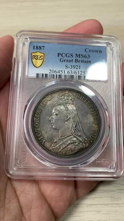 万国钱币拍卖第060期（万国六十期纪念大拍） PCGS MS63 1887英国维多利亚女王高冠马剑克朗 英系经典品种 油润天鹅绒绿五彩极美 打制锋利 状态难得的收藏级品质