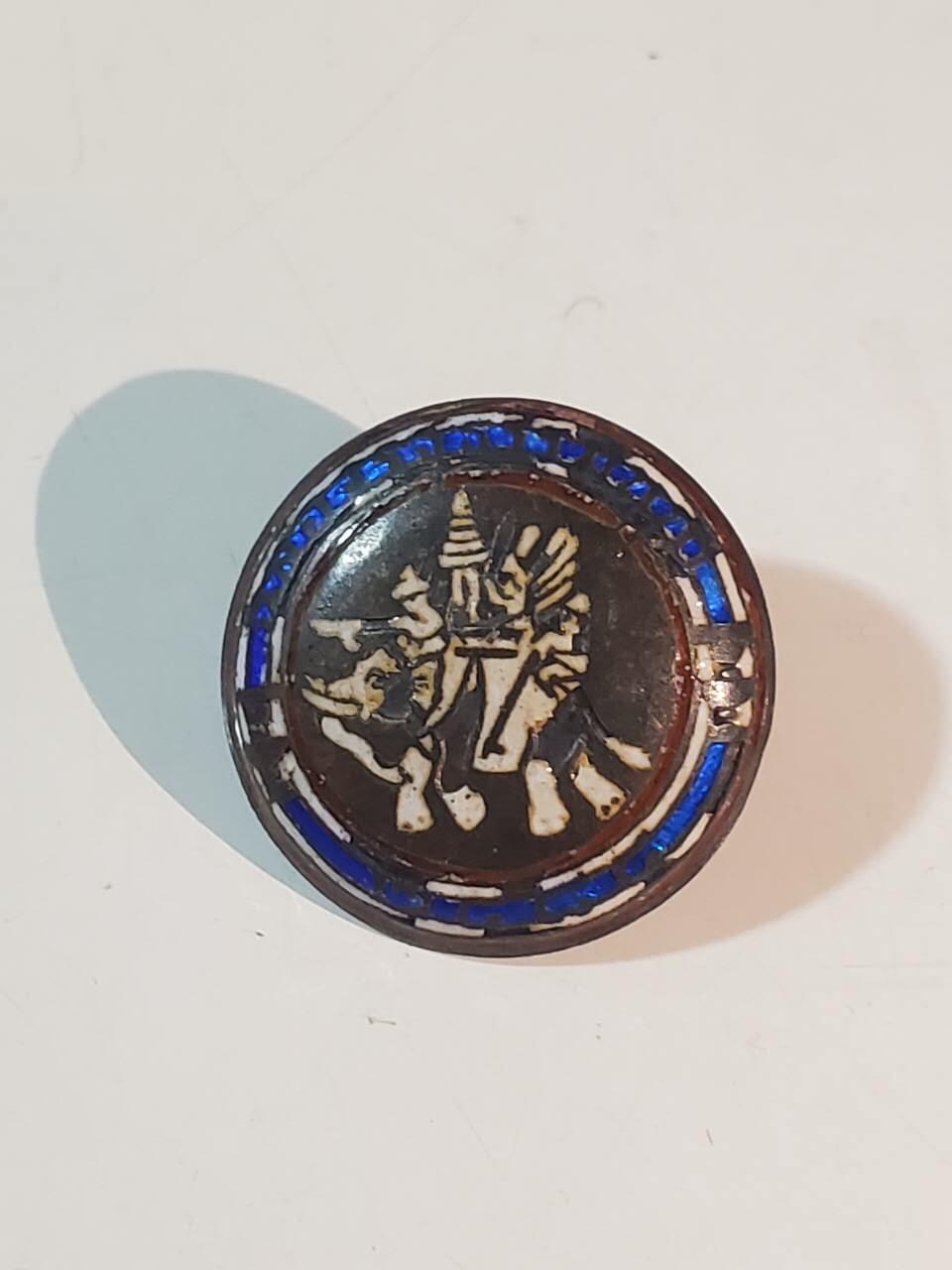 韵星假日军品类拍卖第三十九期暨默多克中校夫妇专场 -- Rimey Holidays Militaria Auction 39 & The Modoks Collection  泰王国银制皇家武装力量军官证章 二战时期拉玛八世 表面为珐琅 通体纯银 经典珠宝厂制作 背打标 稀有 颁发给二战泰国指挥作战军官 后不再生产