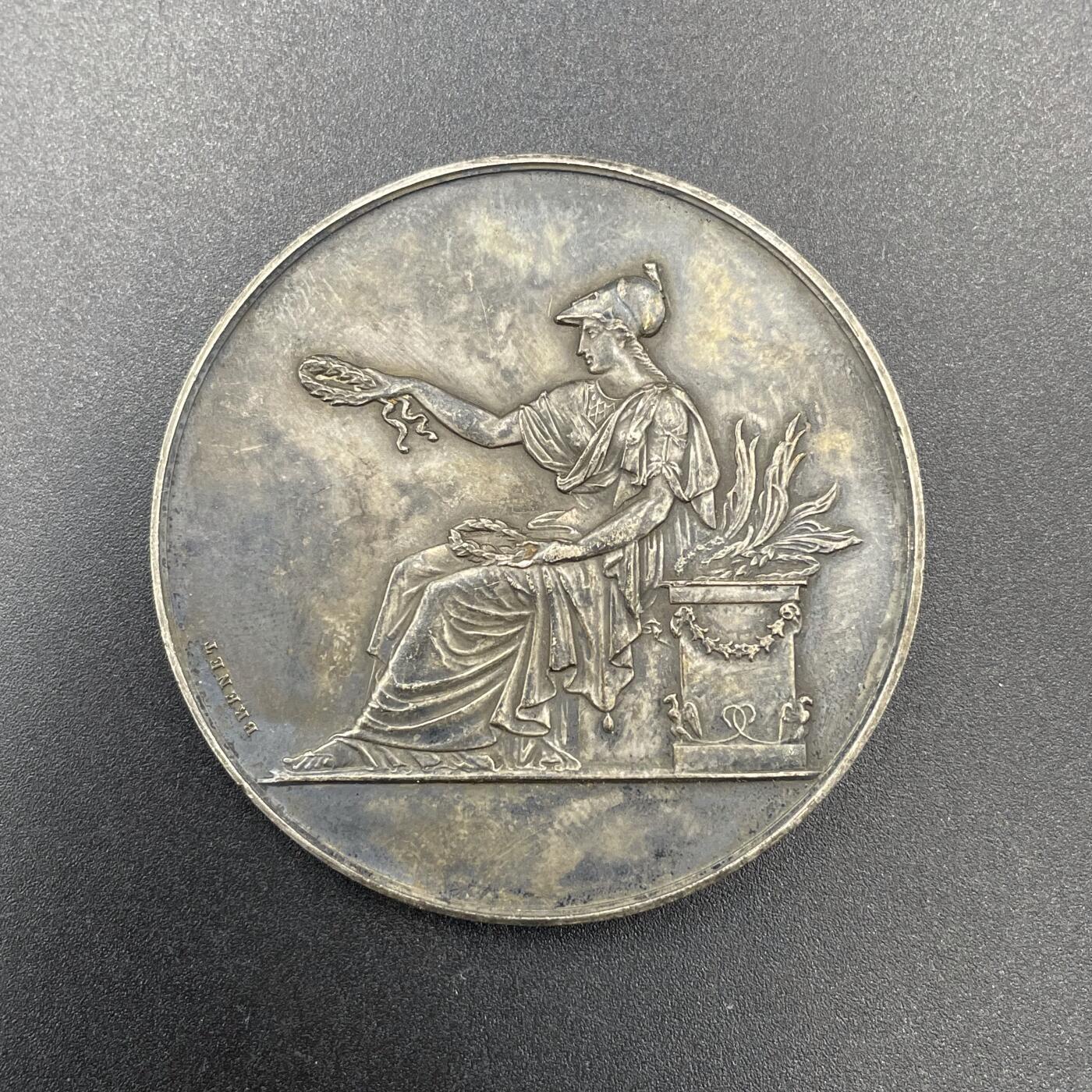 「木头集藏」章牌专场-第67场 1926年法国锁匠同业公会银奖章，直径：50 mm，62 g，边铭：丰饶角 2 ARGENT。