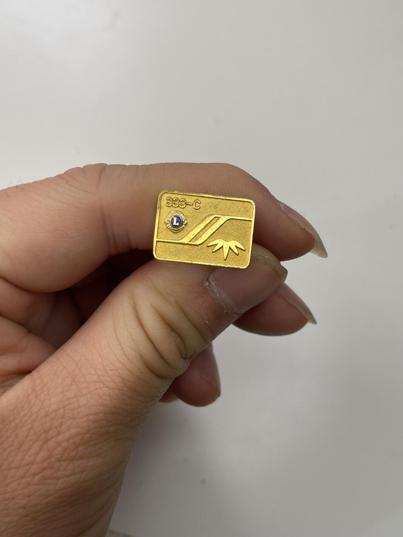 新时代收藏徽章红藏拍卖(第三十场)  徽章纸品证书杂项 日本狮子会 镀金珐琅袖扣