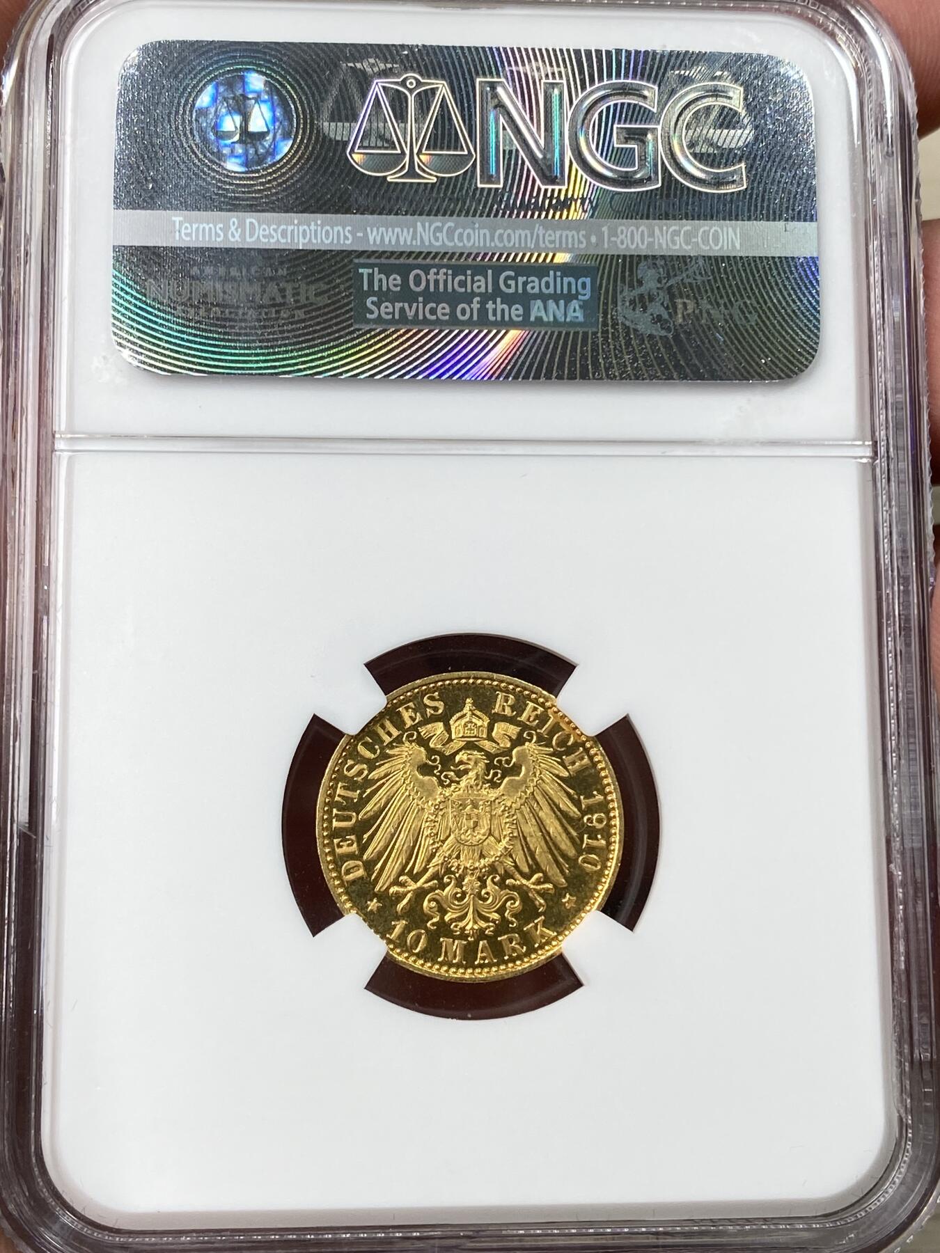 万国钱币拍卖第060期（万国六十期纪念大拍） NGC PF66UC 1910德国吕贝克自由市长翅10马克金币 自由市大名誉品种 吕贝克最大面值马克金币（未发行过20马克）柏林厂铸造 精制极其罕见的存在 深度黝黑镜面底板浮雕喷砂质感  不容错过的一枚GEM级金马克珍品 3.98g 900金