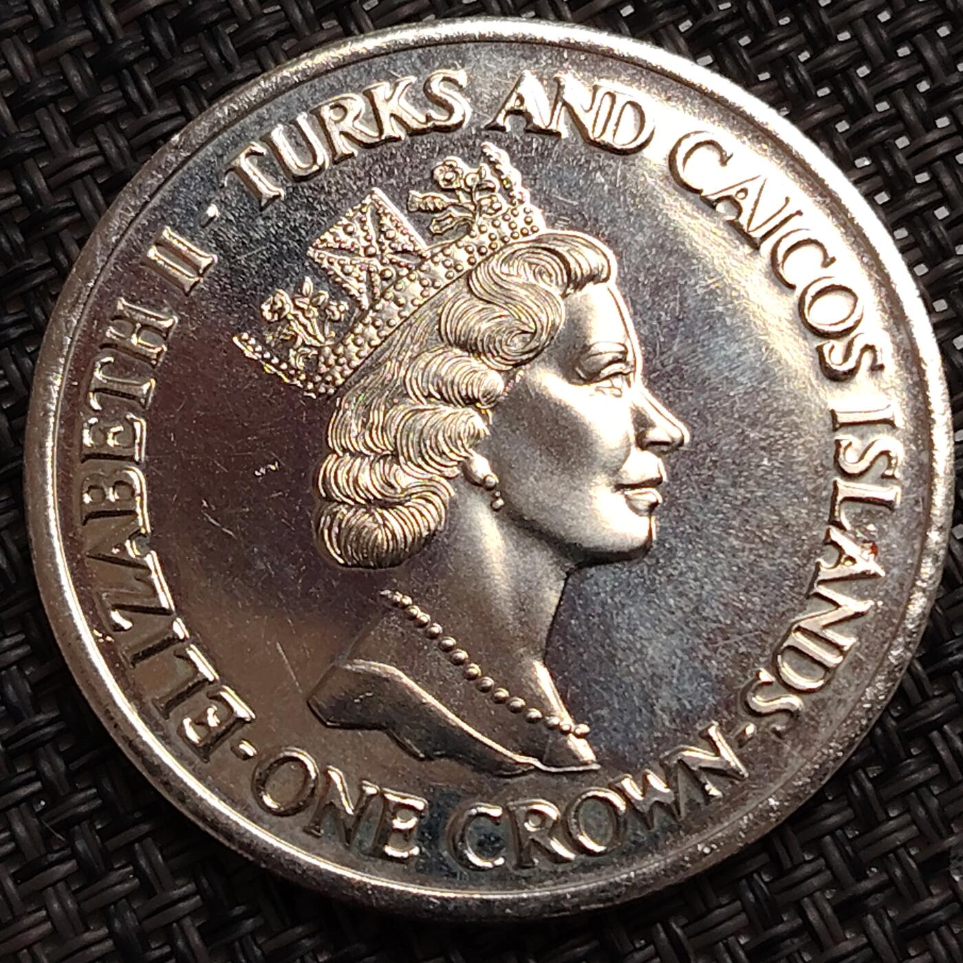 布加迪🐬～世界钱币(上海)🌾第 272 期 /  各国套币和散币 特克斯和凯科斯群岛 1991年 1克朗 39.2mm 戴安娜王妃结婚10周年