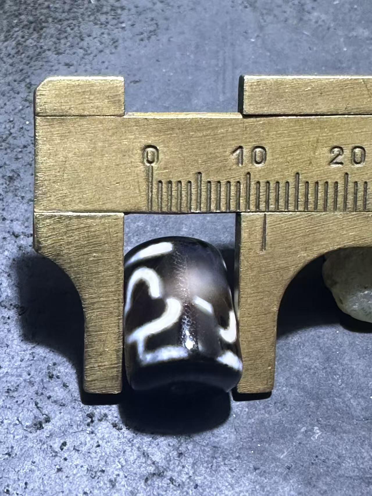 藏传莲花随形天珠一颗