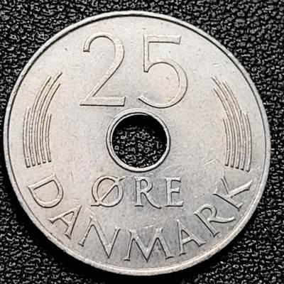 泉币菌-第178场- 精品福利场 - 丹麦25欧尔圆孔异形币 直径23mm 1978