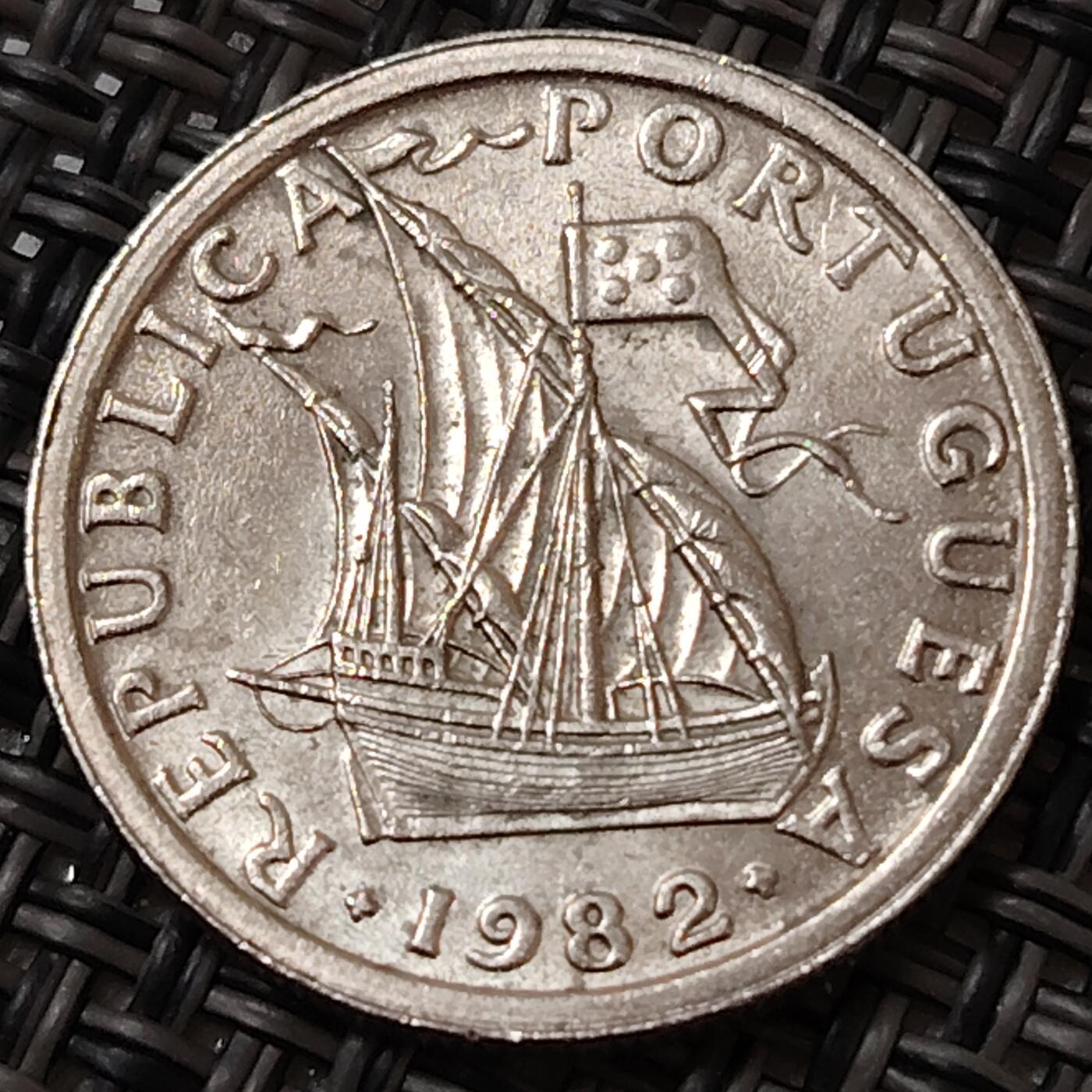 布加迪🐬～世界钱币(上海)🌾第 276 期 /  各国套币和散币 葡萄牙🇵🇹 1982年 2.5艾斯库多 ~L7
