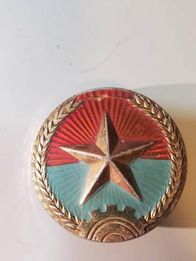 韵星假日军品类拍卖第三十九期暨默多克中校夫妇专场 -- Rimey Holidays Militaria Auction 39 & The Modoks Collection  - 越南南方共和国（越共）越战战时帽徽一个 战时原品品相很好 轮版