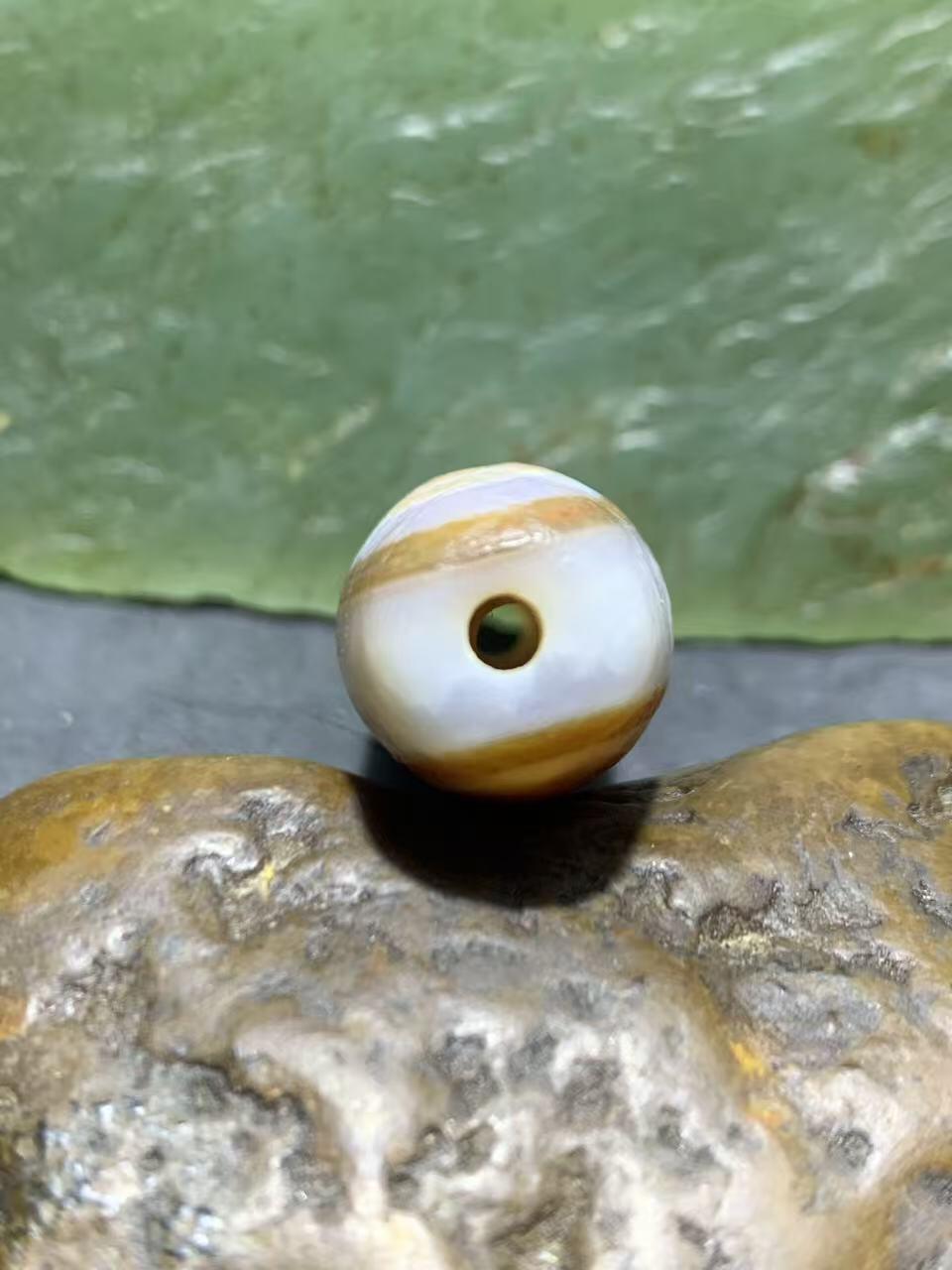 精美红白风化纹双天眼高玉化缠丝玛瑙桶珠一颗，