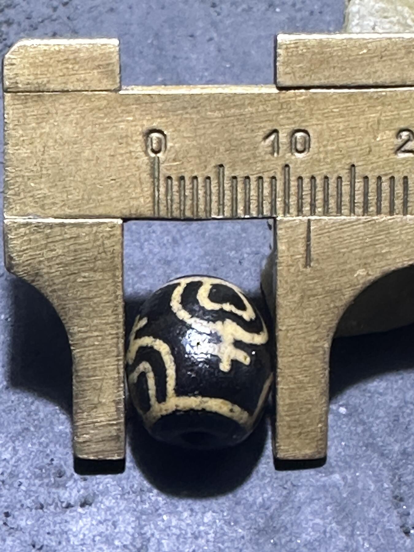 仅此一颗，精品藏传牙黄宝瓶玛瑙天珠一颗