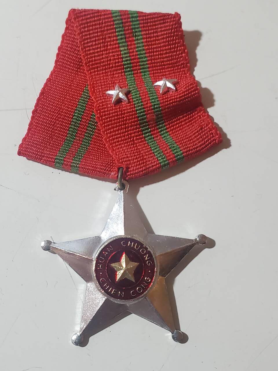 韵星假日军品类拍卖第三十九期暨默多克中校夫妇专场 -- Rimey Holidays Militaria Auction 39 & The Modoks Collection  越南社会主义共和国二级战功勋章 好品 越中战争时期