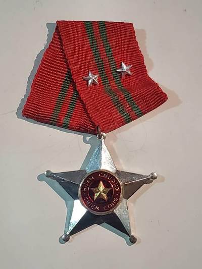 韵星假日军品类拍卖第三十九期暨默多克中校夫妇专场 -- Rimey Holidays Militaria Auction 39 & The Modoks Collection  - 越南社会主义共和国二级战功勋章 越中战争时期软挂 需前线杀敌 好品