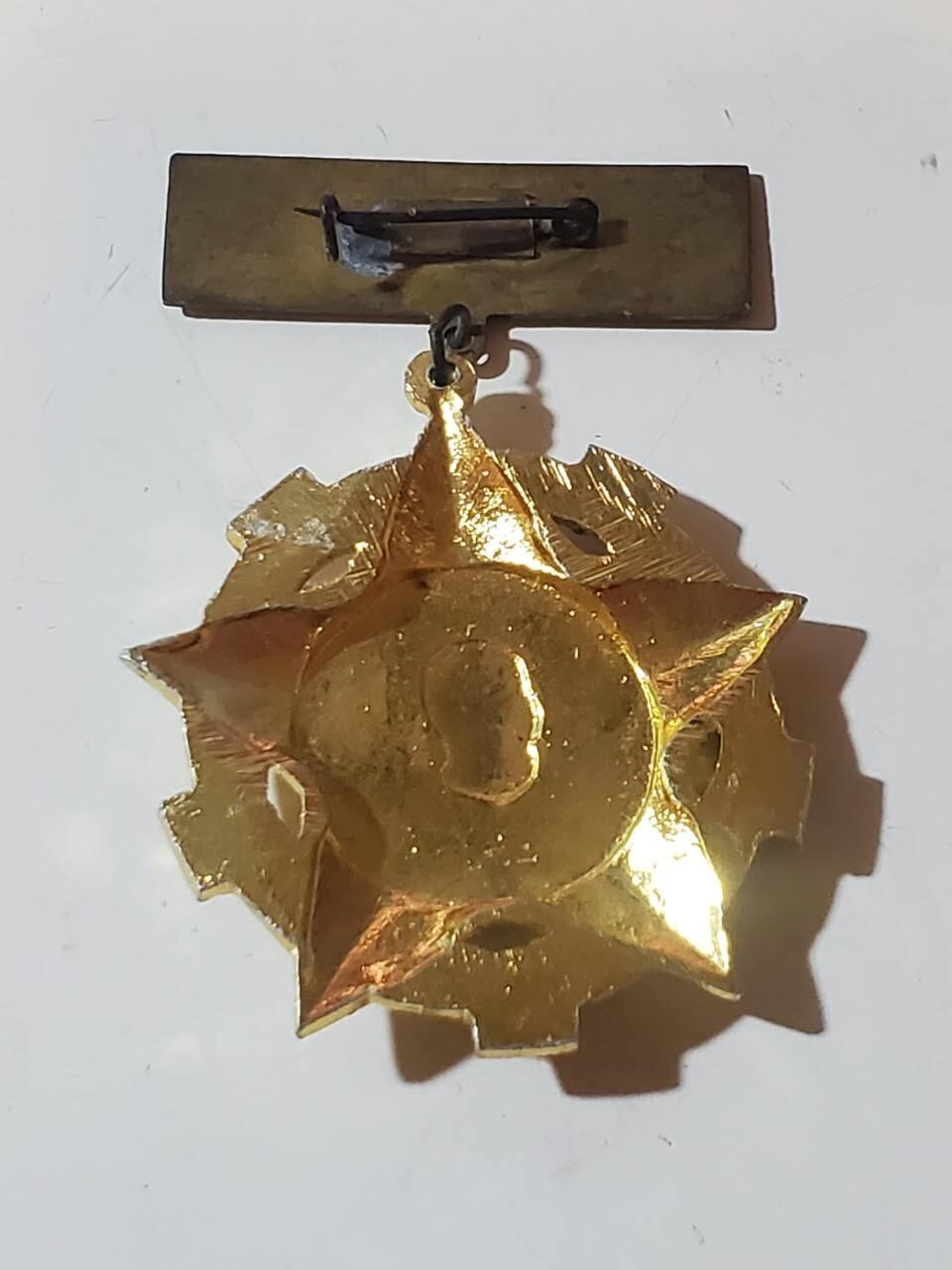 韵星假日军品类拍卖第三十九期暨默多克中校夫妇专场 -- Rimey Holidays Militaria Auction 39 & The Modoks Collection  越南社会主义共和国 胡志明市建设奖章 颁发给战后建设胡志明市的军民 短时间颁发 稀有