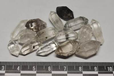 七河·世界币章矿标杂件每周小拍（总第36期）（周一结标） - 藏家出品 X731（2）晶形不错 小巧可爱的云贵闪灵水晶原石一组 15 件 本件拍品由合作藏家邮寄