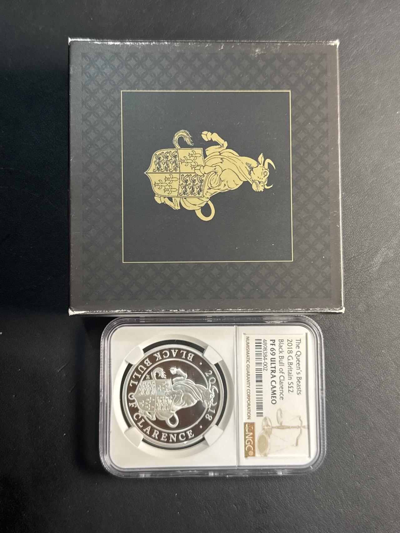 ❤️【币观天下】❤️ 第341期钱币拍卖- 2026.1.30周五晚上6点半场-长期征集拍品 春节前最后一场本场不能存放 节后恢复拍卖 英国2018年女王神兽系 克拉伦斯黑牛1盎司精制银币(999银) NGC PF69UC 盒证齐全