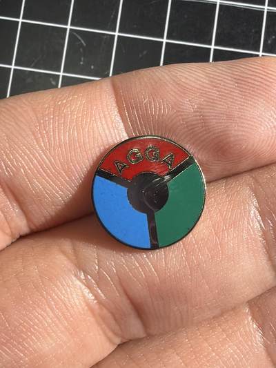 古冰库章牌勋赏收藏0起拍卖 - 小徽章