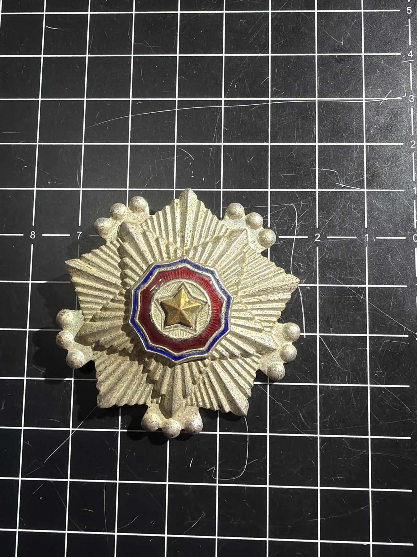 古冰库章牌勋赏收藏第52场拍卖 朝鲜三级国旗纪念章