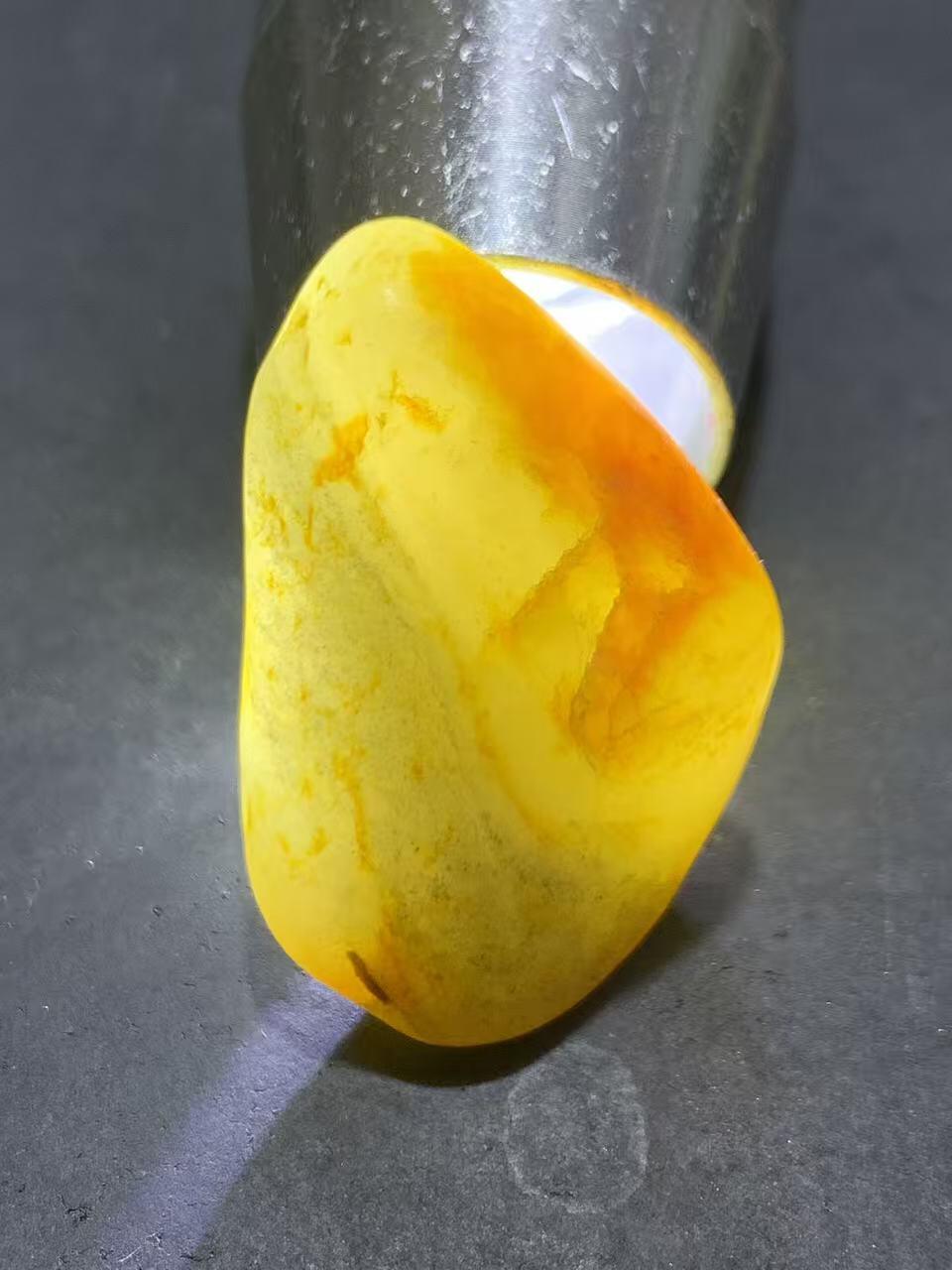 精美洒金皮和田玉独籽原石一颗，，