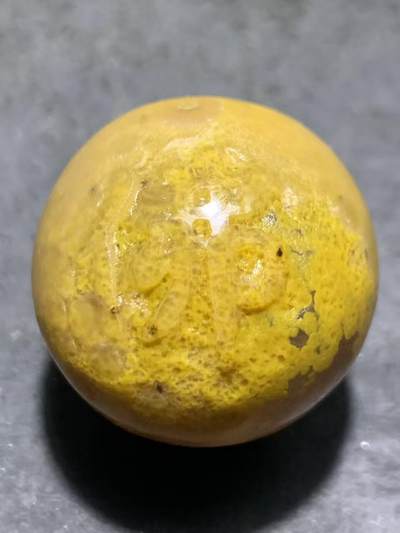 精美亚光冰飘鸡油黄糖心料风化纹战国红玛瑙手工雕刻佛字大圆珠一颗！ - 精美亚光冰飘鸡油黄糖心料风化纹战国红玛瑙手工雕刻佛字大圆珠一颗！