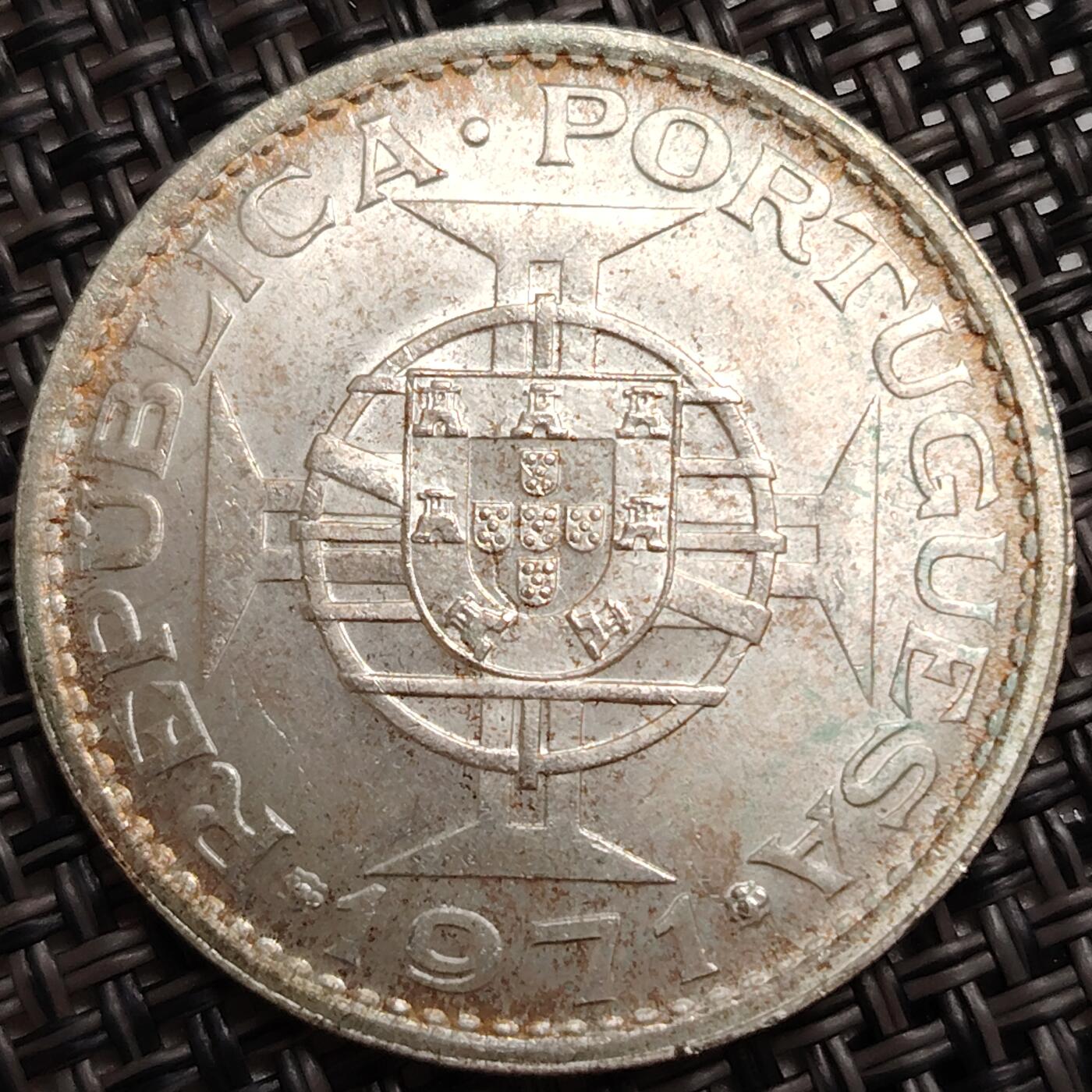 布加迪🐬～世界钱币(上海)🌾第 272 期 /  各国套币和散币 澳门🇲🇴 1971年 5元 10克 30.5mm 650银