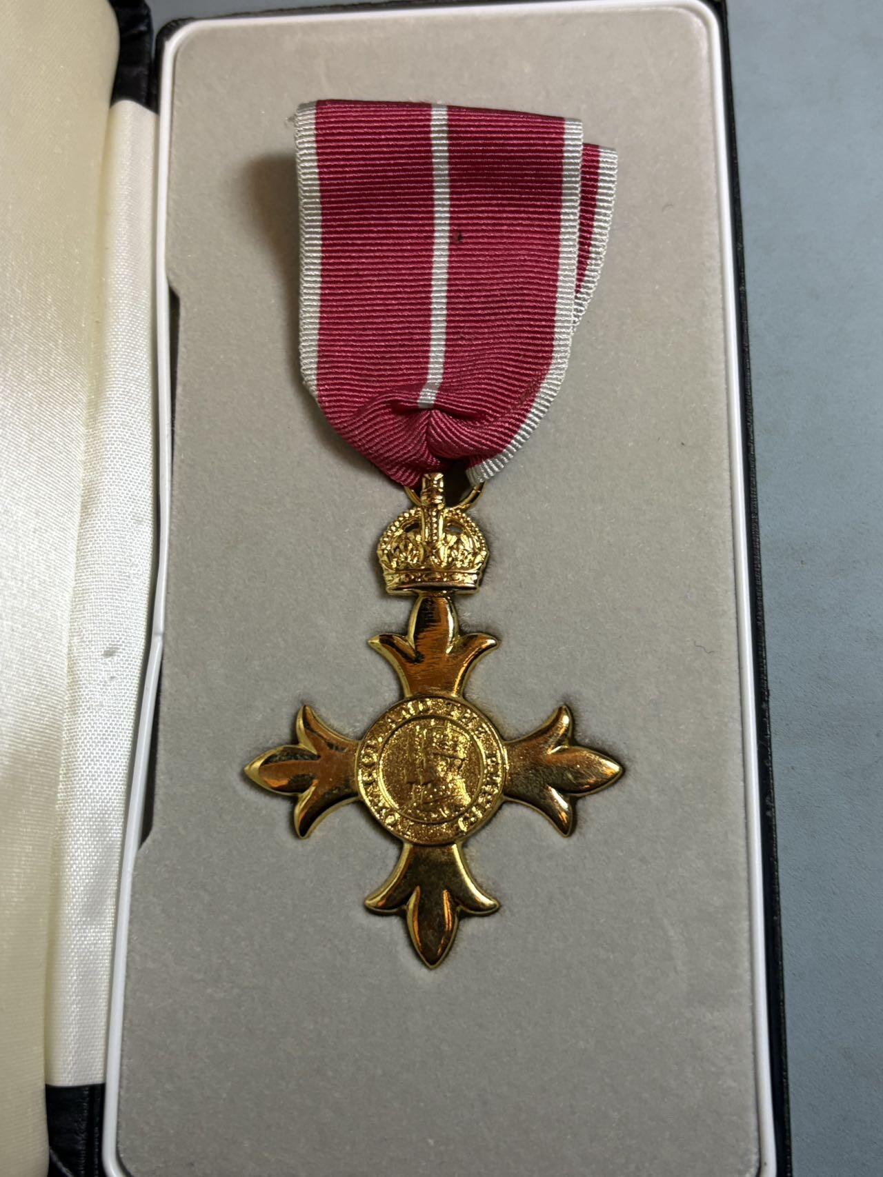 盛世勋华——号角文化勋章邮票专场拍卖第303期 英国OBE勋章 少见军版 皇家造币局生产带原盒 厂标 银制