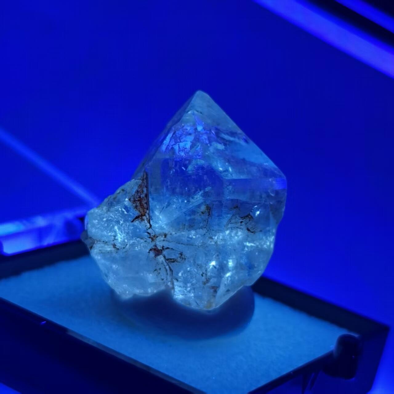 七河·世界币章矿标杂件每周小拍（总第36期）（周一结标） 藏家出品 X741（10） 马达加斯加红泥油胆水晶原石矿标（盒子矿） 本件拍品由合作藏家邮寄