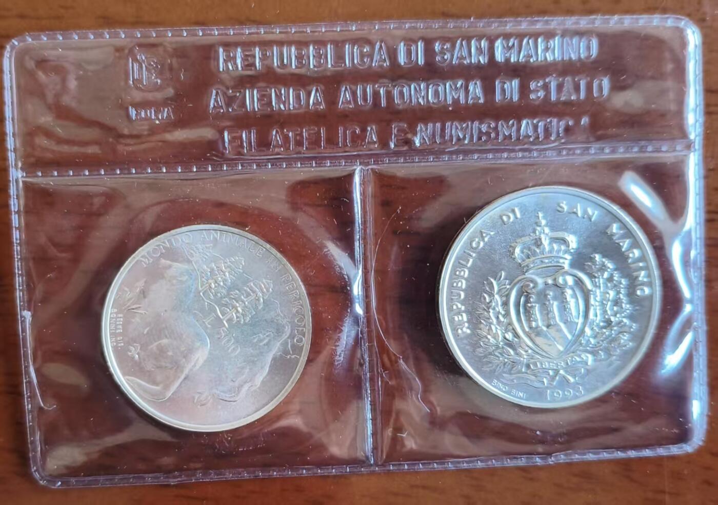 ❤️【币观天下】❤️ 第341期钱币拍卖- 2026.1.30周五晚上6点半场-长期征集拍品 春节前最后一场本场不能存放 节后恢复拍卖 圣马力诺1993年隼和猫鼬纪念套装原盒证 含纯银21.38克