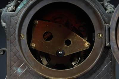 上海都达杂项专场90【全场包邮】  西洋全铜画珐琅人物大摆钟83-5