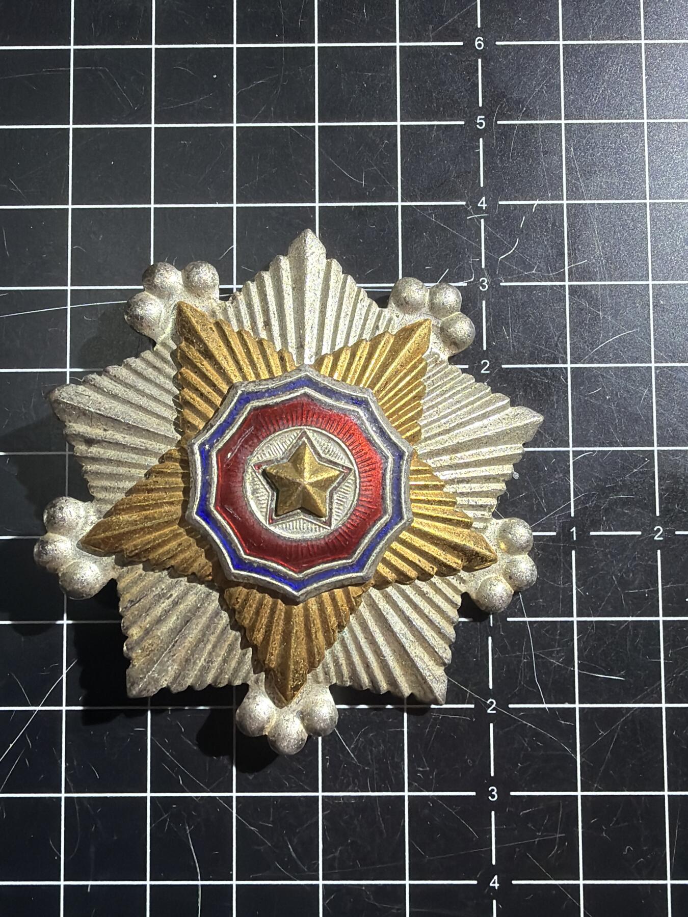 古冰库章牌勋赏收藏第52场拍卖 朝鲜二级国旗纪念章