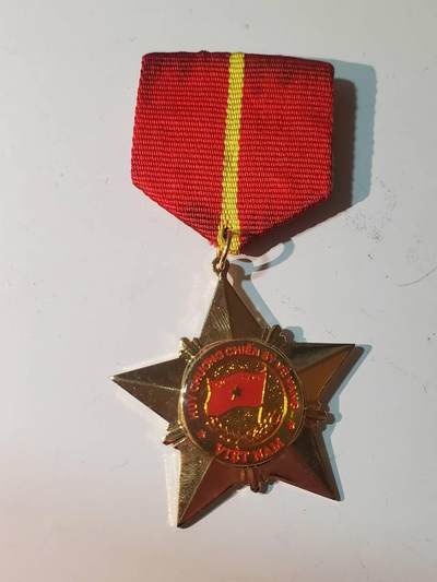 韵星假日军品类拍卖第三十九期暨默多克中校夫妇专场 -- Rimey Holidays Militaria Auction 39 & The Modoks Collection  - 越南社会主义共和国三级光荣战士奖章 06版本 铜镀金