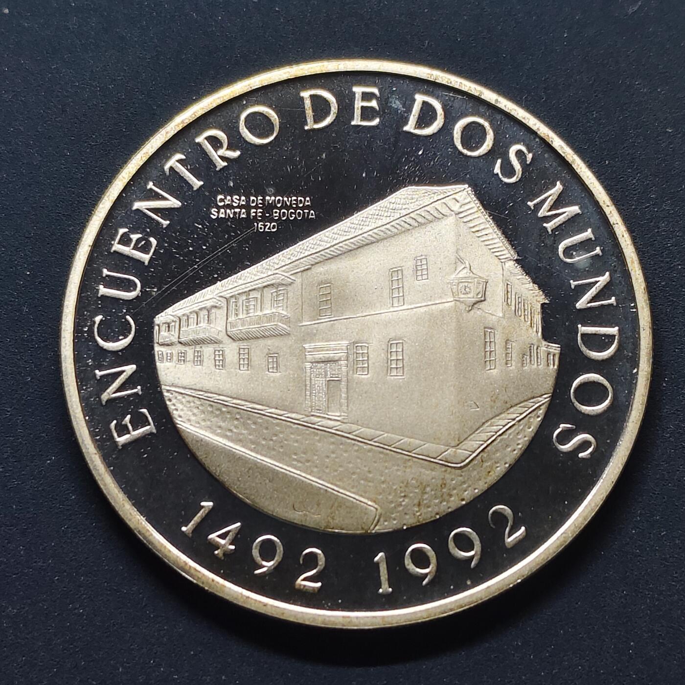 【全场包邮】纯粹捡漏拍499场-持续更新中 【伊比利亚美洲系列首套发现美洲500周年】哥伦比亚1991年10000比索精制纪念银币【40毫米27克92.5%，估算纯银价约699元（按28元/克银价核算）】