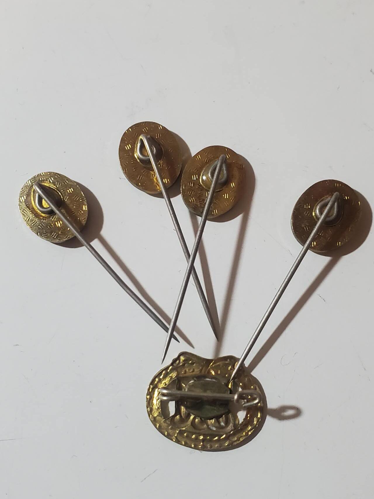 韵星假日军品类拍卖第三十九期暨默多克中校夫妇专场 -- Rimey Holidays Militaria Auction 39 & The Modoks Collection  越南社会主义共和国金级体能证章插针一组四枚+证章一枚