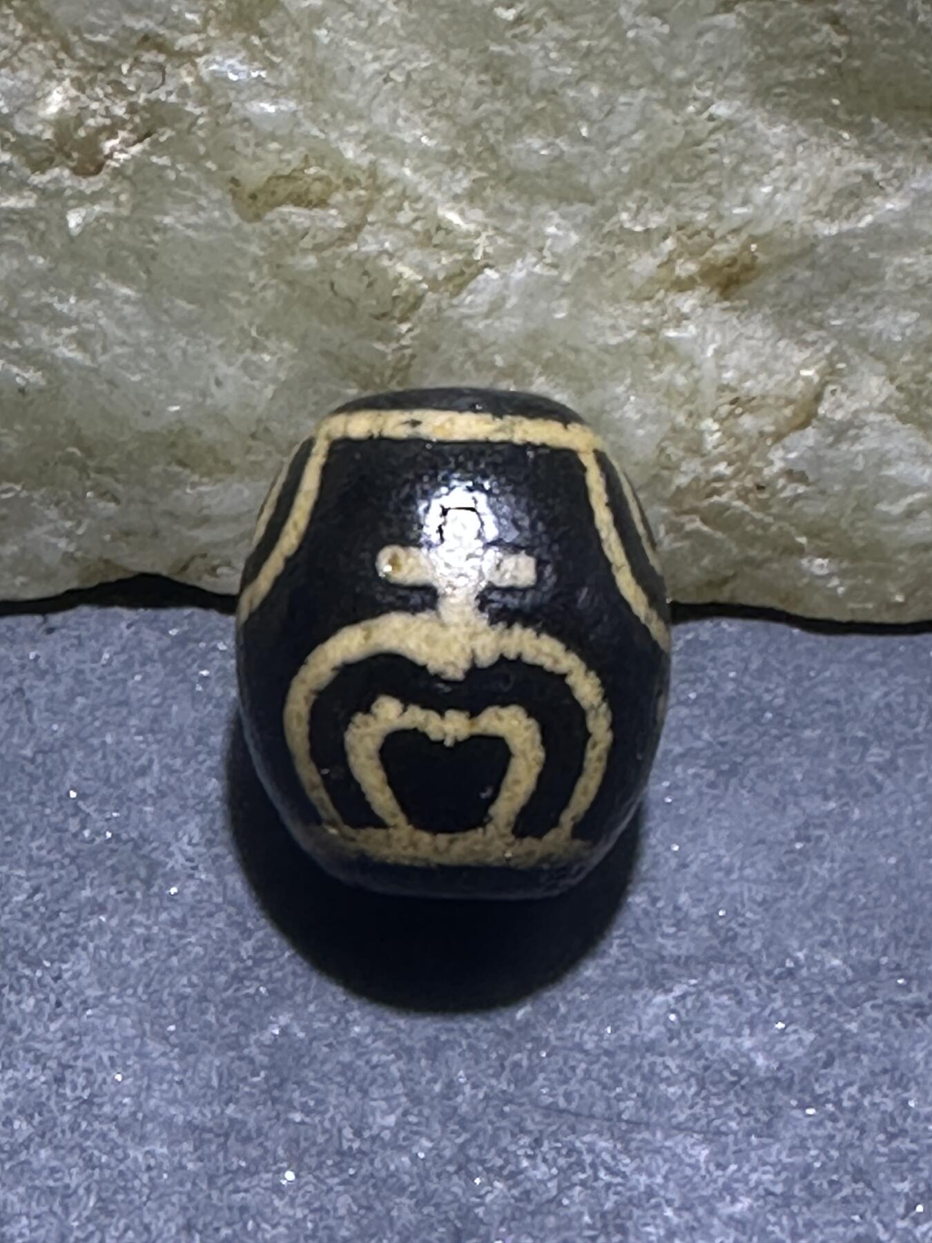 仅此一颗，精品藏传牙黄宝瓶玛瑙天珠一颗