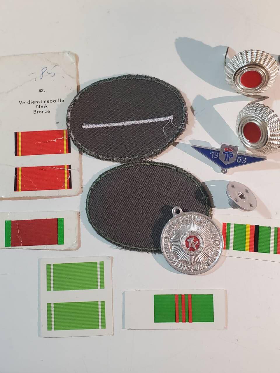 韵星假日军品类拍卖第三十九期暨默多克中校夫妇专场 -- Rimey Holidays Militaria Auction 39 & The Modoks Collection  民主德国配件奖章纸略一套 ddr 人民军内务部