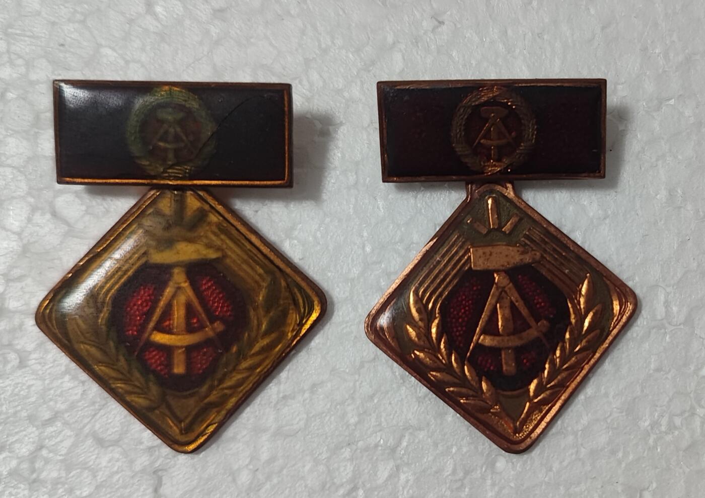 老俞小拍2 东德个人劳动章两枚，左侧章品相差注意