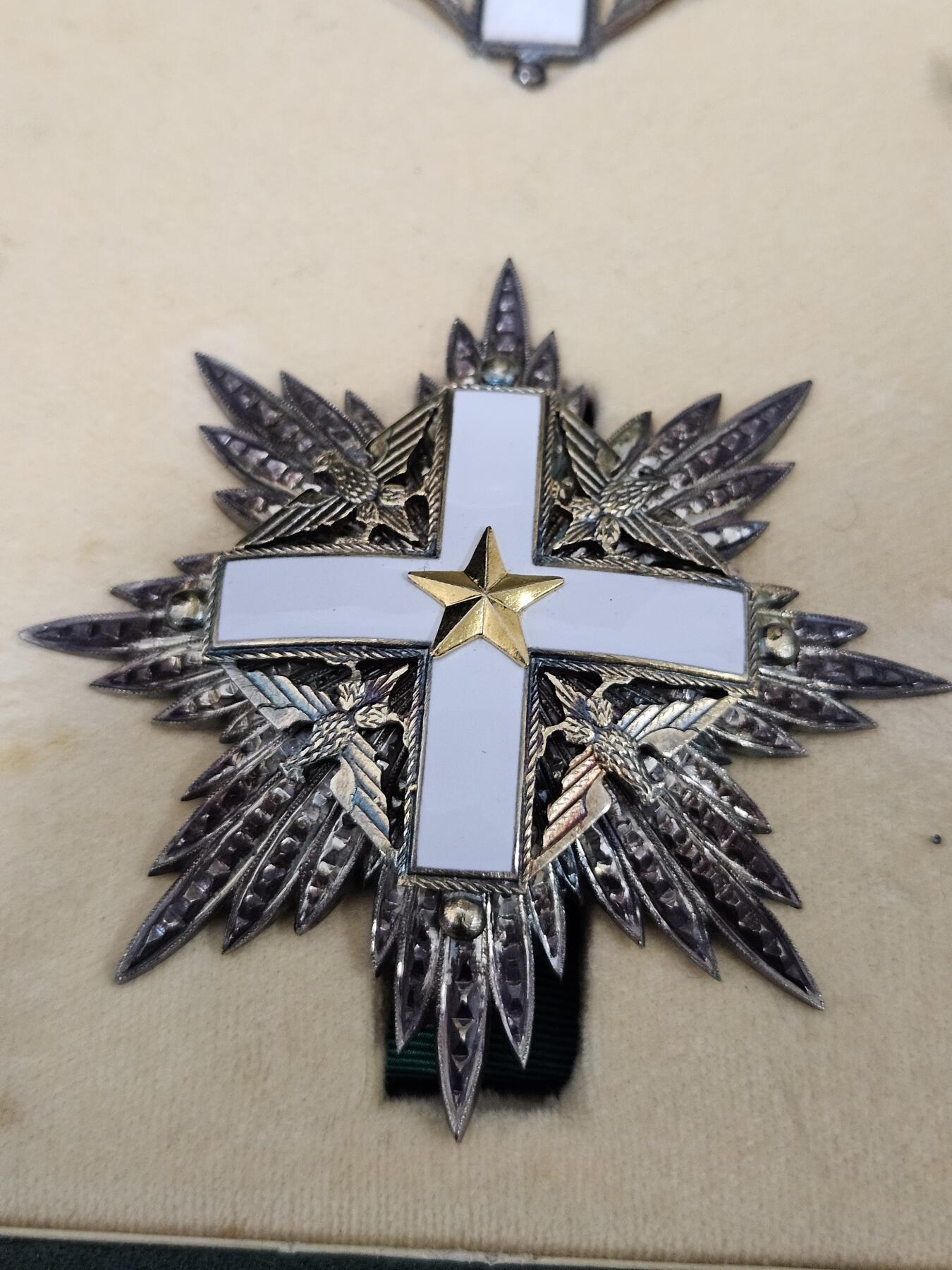 0元起拍勋章 第330期 咸鱼国勋章拍卖专场 2月1日（周日）下午6：00开始 意大利王冠大授章 800银制