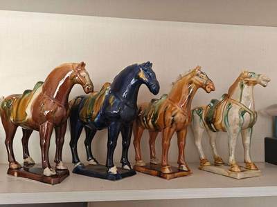 马年新气象，马到要成功，送礼发压岁钱首选礼品: 马年生肖纪念钞一张，非遗传承纯手工唐三彩马一个，红包一个，钱币号码和唐三彩马颜色随机。以上68米到手，数量有限，先到先得。 - 马年新气象，马到要成功，送礼发压岁钱首选礼品: 马年生肖纪念钞一张，非遗传承纯手工唐三彩马一个，红包一个，钱币号码和唐三彩马颜色随机。以上68米到手，数量有限，先到先得。