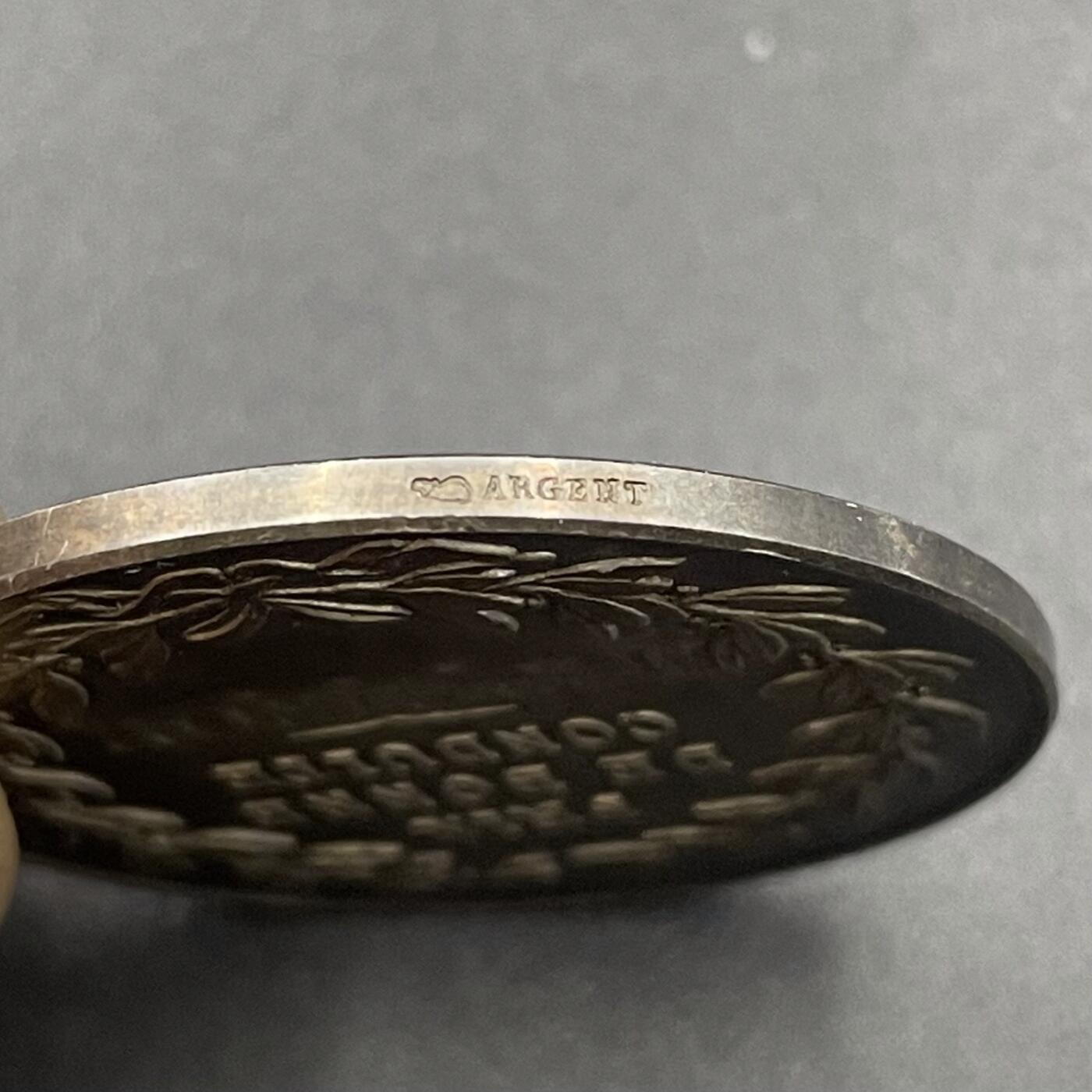 「木头集藏」章牌专场-第67场 法国巴黎助产士学校银奖章，直径：33.7 mm，16.2 g，边铭：丰饶角 ARGENT