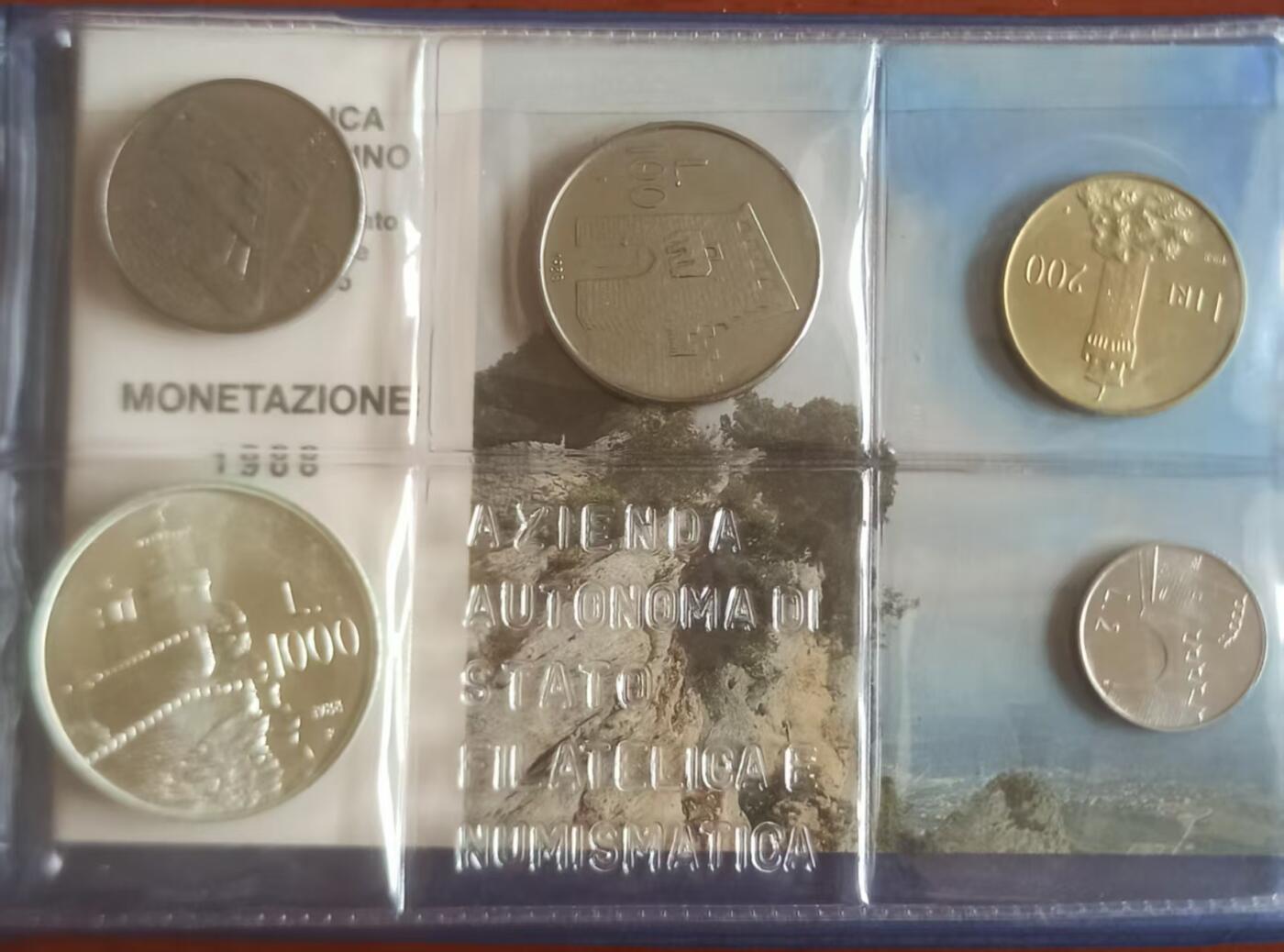 ❤️【币观天下】❤️ 第341期钱币拍卖- 2026.1.30周五晚上6点半场-长期征集拍品 春节前最后一场本场不能存放 节后恢复拍卖 圣马力诺1988年10枚装MS 本年度主题圣马力诺的城堡和堡垒 银币1000里拉含纯银12.19克