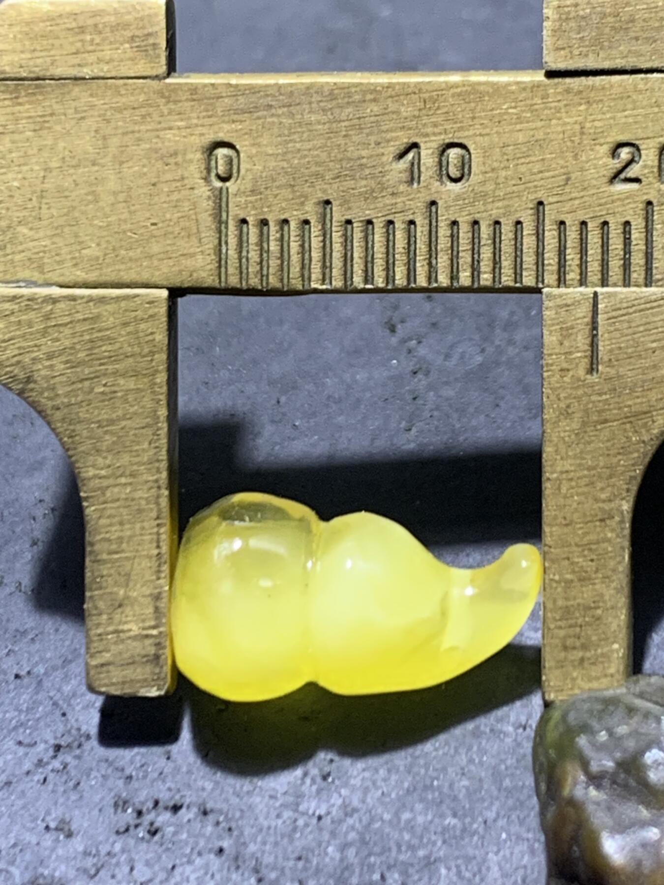 天然乌克兰原矿蜜蜡随形葫芦吊坠，挂件一个，