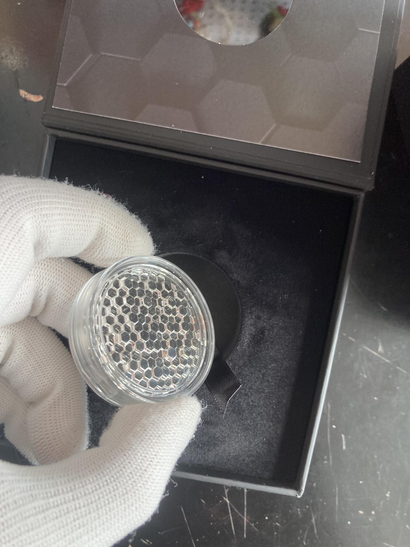 银色大地-悬崖银币