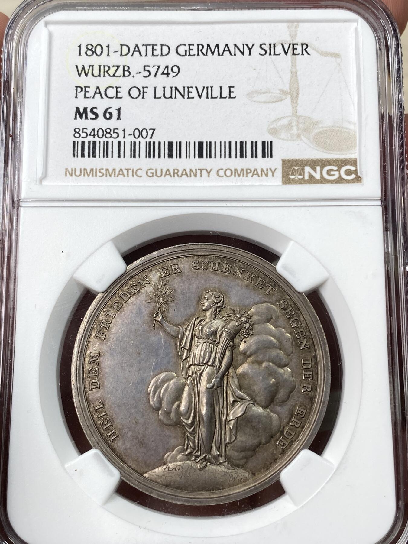 万国钱币拍卖第060期（万国六十期纪念大拍） NGC MS61 1801年德国吕内维尔和平纪念银章 罕见品种 和平女神站在云朵前的地球之上 背面密涅瓦女神向贝洛娜女神伸出埃癸斯盾 贝洛娜女神随即放下了手中剑 彩虹色极美均匀包浆高浮雕收藏品质