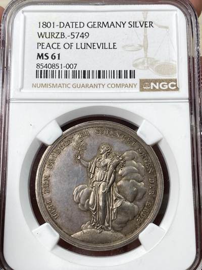 万国钱币拍卖第060期（万国六十期纪念大拍） - NGC MS61 1801年德国吕内维尔和平纪念银章 罕见品种 和平女神站在云朵前的地球之上 背面密涅瓦女神向贝洛娜女神伸出埃癸斯盾 贝洛娜女神随即放下了手中剑 彩虹色极美均匀包浆高浮雕收藏品质