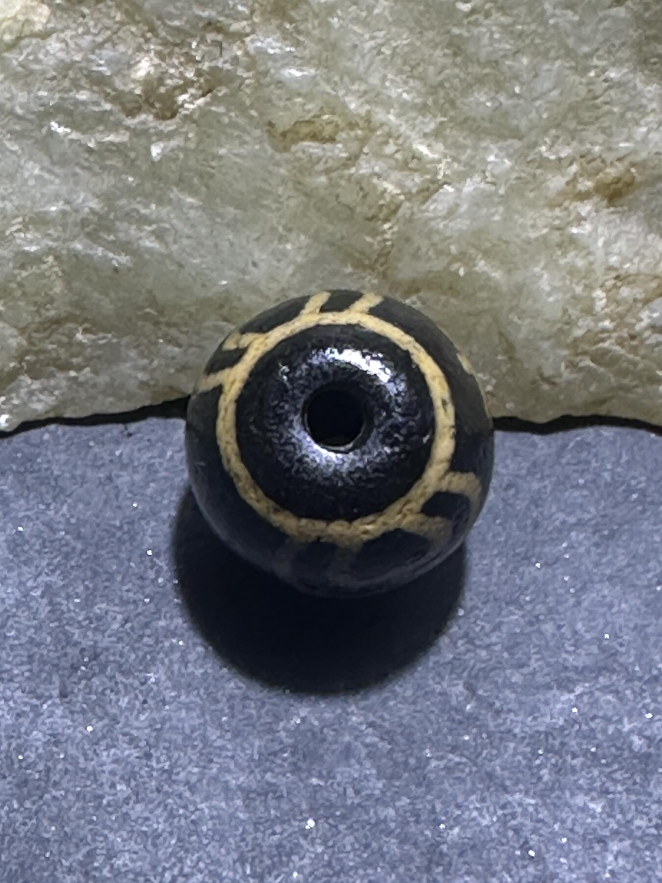 仅此一颗，精品藏传牙黄宝瓶玛瑙天珠一颗