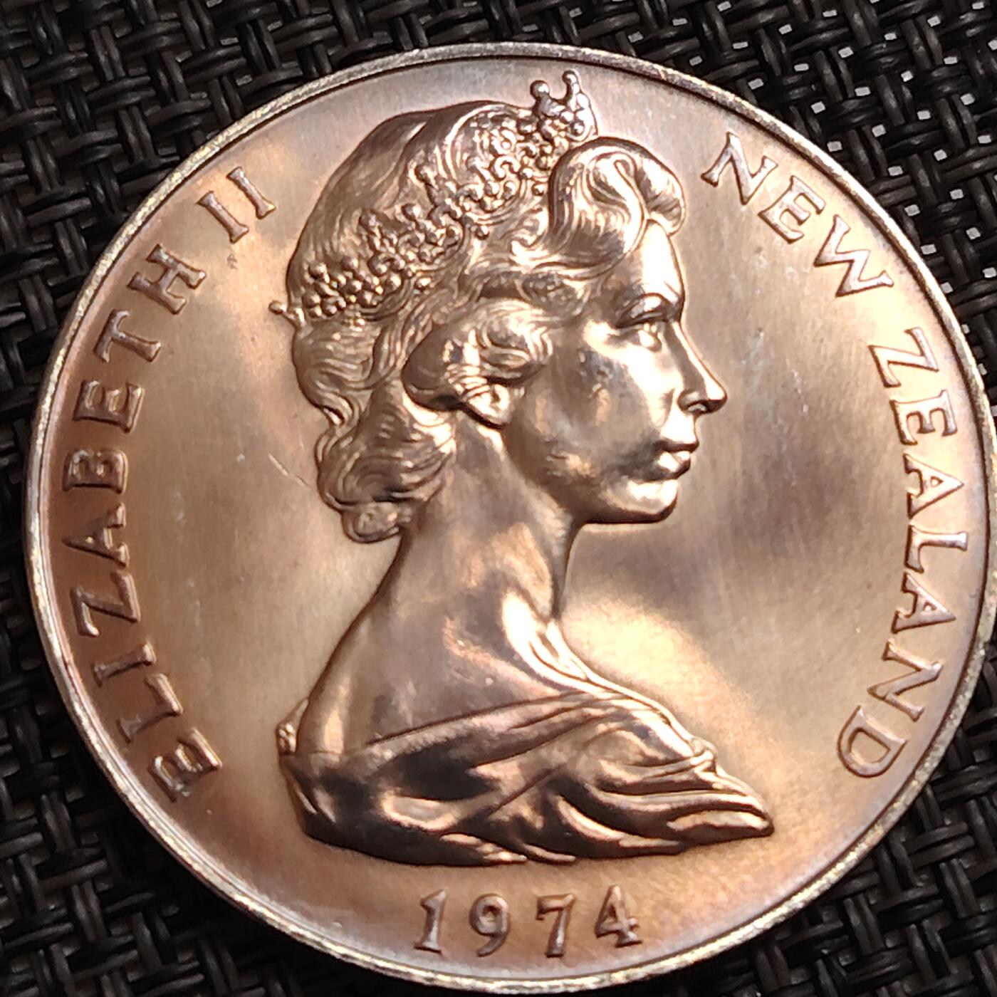 布加迪🐬～世界钱币(上海)🌾第 272 期 /  各国套币和散币 新西兰🇳🇿 1974年 1元 英联邦运动会纪念币