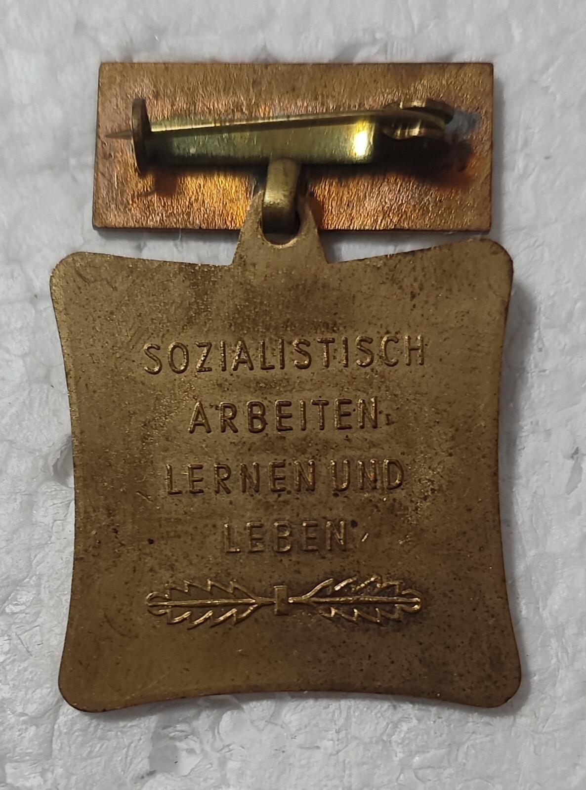 老俞小拍2 东德集体劳动，上漆版