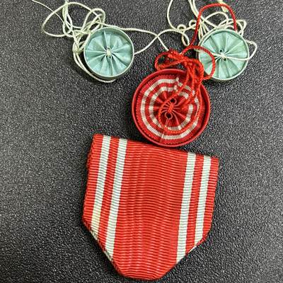 西秦中古拍卖第七十四期 - 日本红十字会奖章绶带 略配饰一组