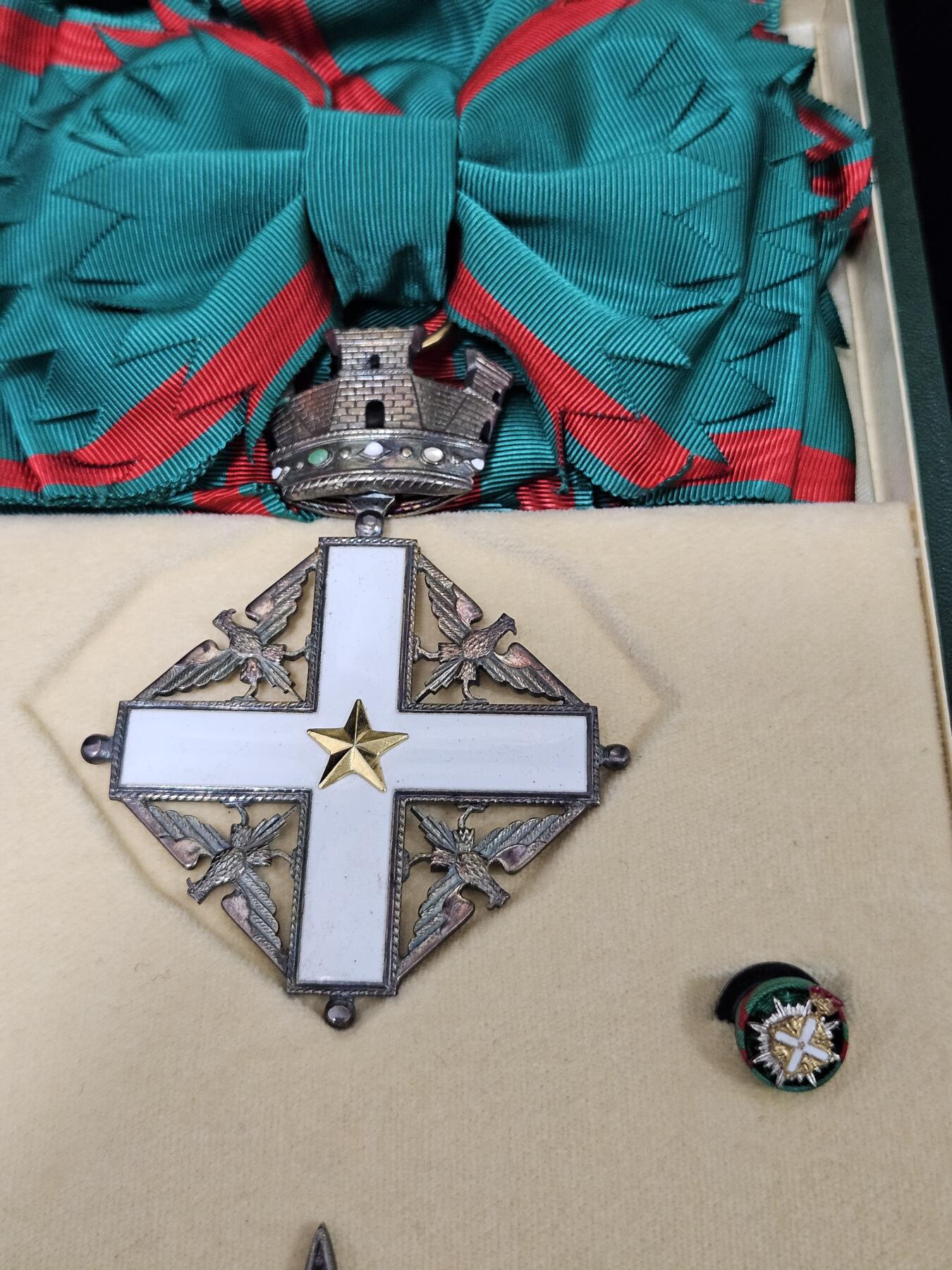 0元起拍勋章 第330期 咸鱼国勋章拍卖专场 2月1日（周日）下午6：00开始 意大利王冠大授章 800银制