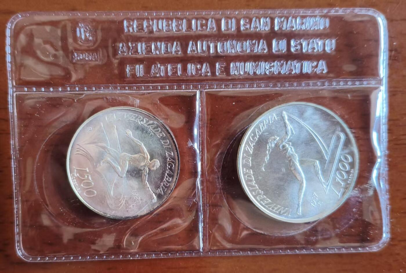 ❤️【币观天下】❤️ 第341期钱币拍卖- 2026.1.30周五晚上6点半场-长期征集拍品 春节前最后一场本场不能存放 节后恢复拍卖 圣马力诺1987年萨格勒布世界大学生运动会纪念套装原盒证 含纯银21.38克