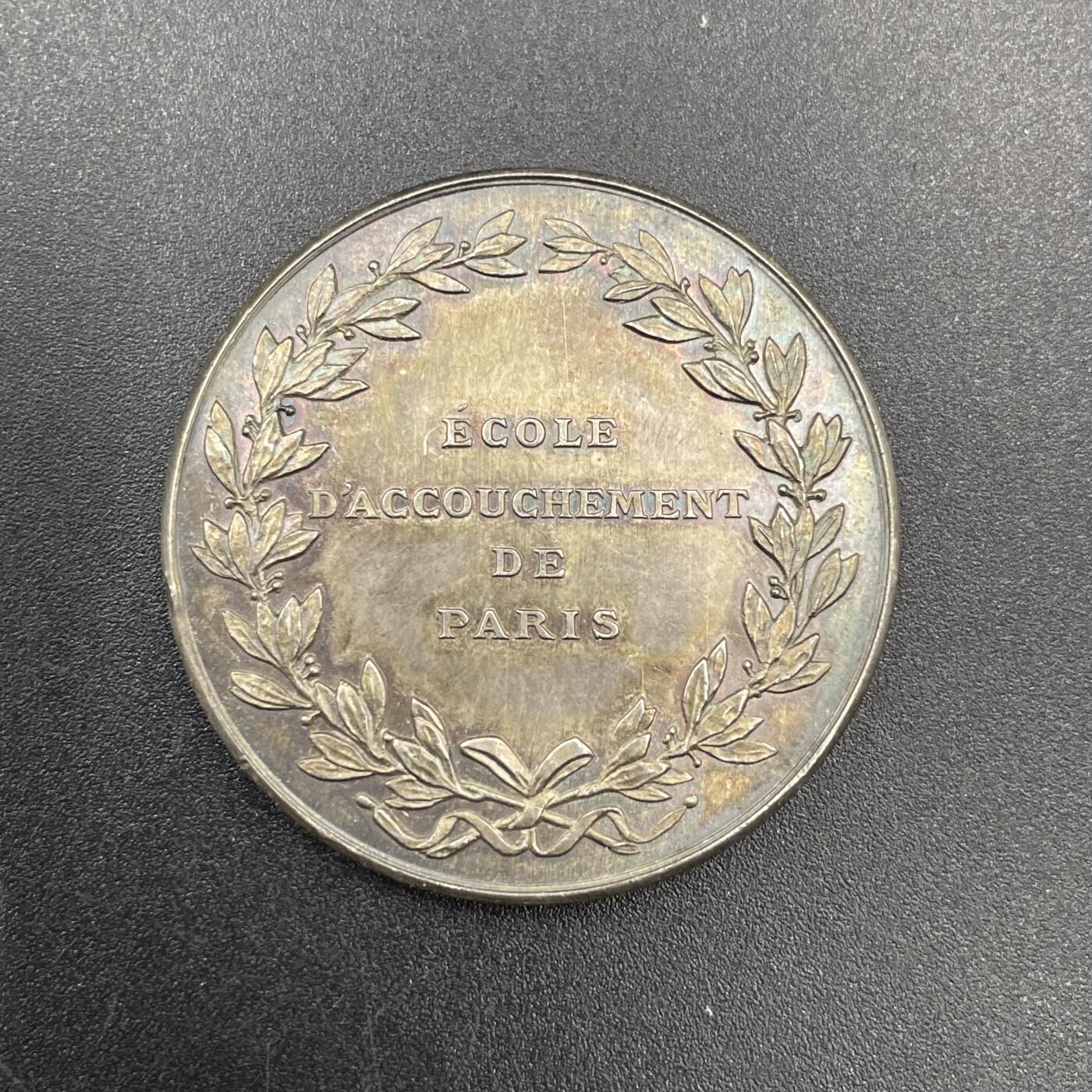 「木头集藏」章牌专场-第67场 法国巴黎助产士学校银奖章，直径：33.7 mm，16.2 g，边铭：丰饶角 ARGENT