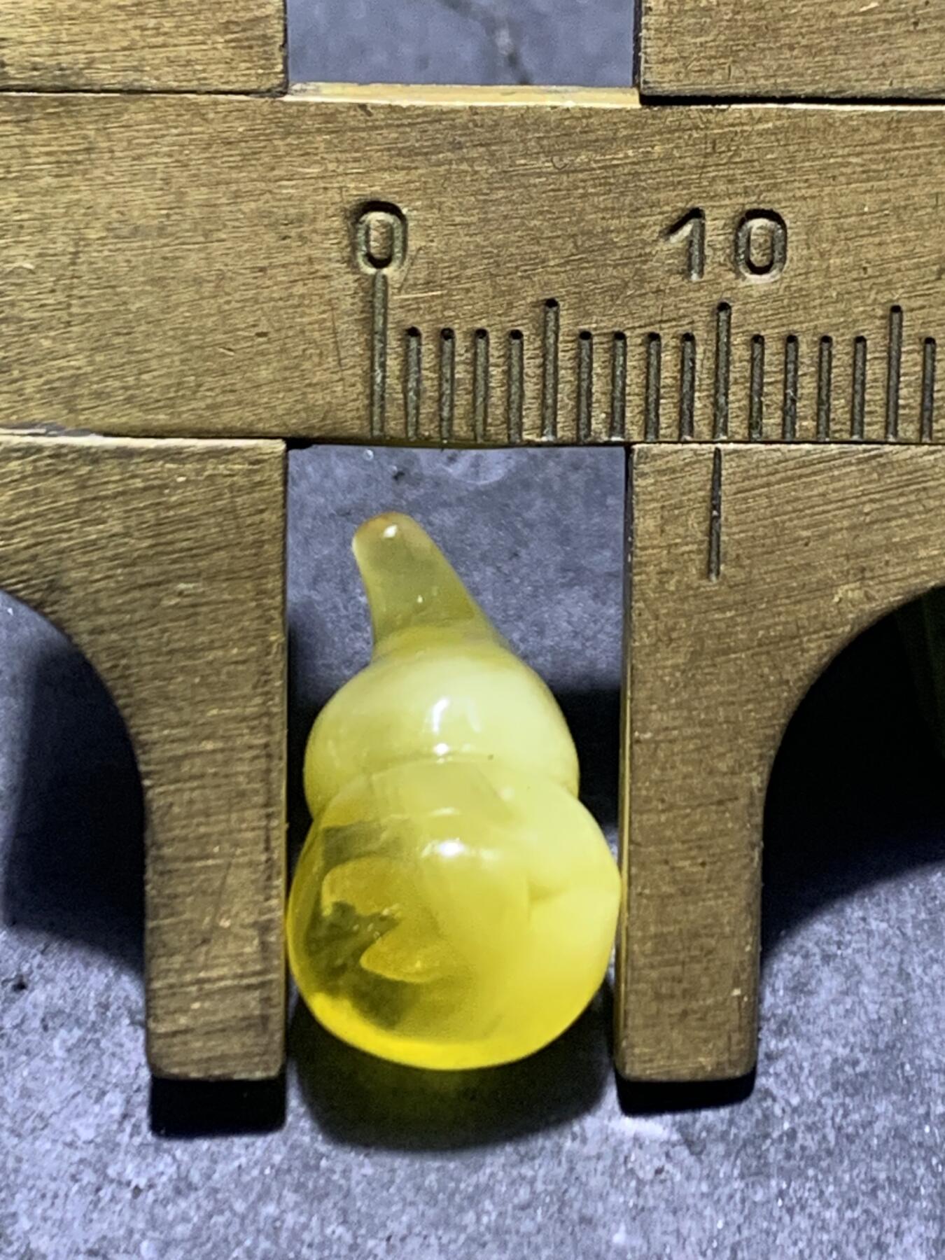 天然乌克兰原矿蜜蜡随形葫芦吊坠，挂件一个，